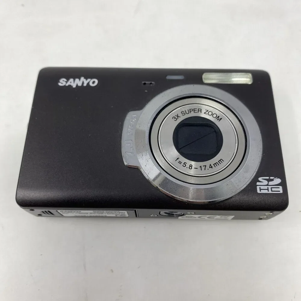 Sanyo Digital Camera VPC T700 7.0MP Black With Charger Manual & 16 GB SD Card